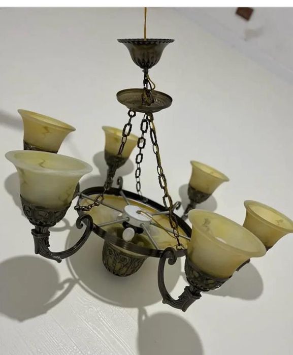 Люстра восьмирожковая