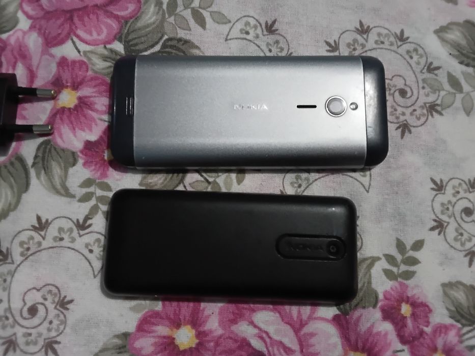 Vând 2 Telefoane Nokia cu Camera