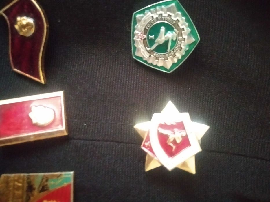 Значки спортивные и юбилейные советские