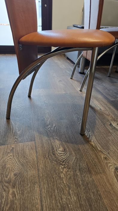 Vand 2 scaune bucatarie