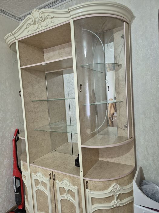 Сервант продам для зала