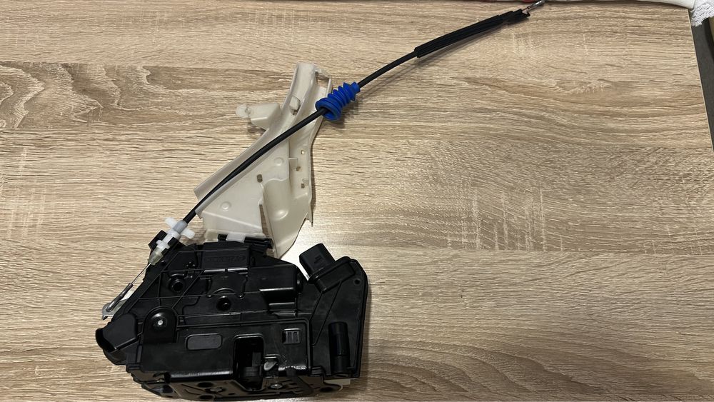 Broasca VW Passat CC facelift (2012-2016) dreapta fata 5N1 837 016E