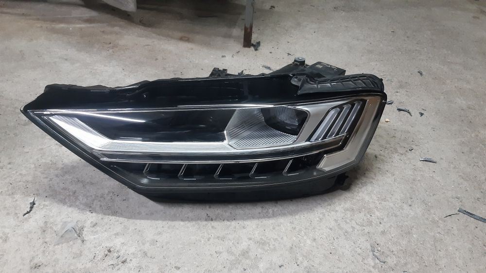 Ляв фар audi a8 d5