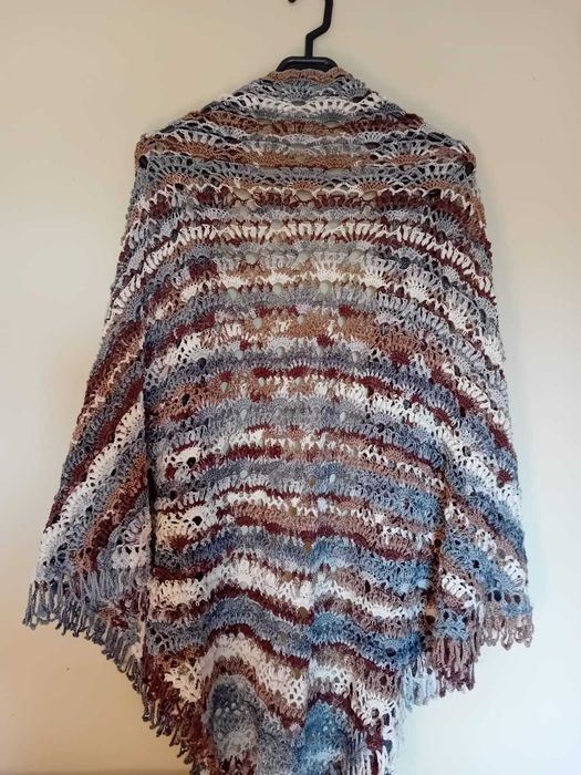 Vând saluri crosetate manual