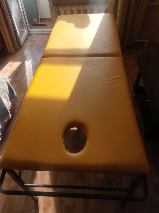 Продаётся складной массажный стол