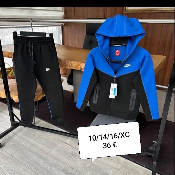 Продавам детски дрехи