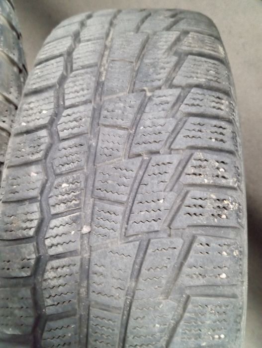 Продам шины зимние.