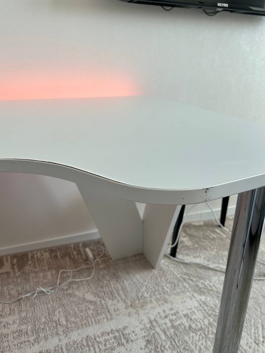 Компьютерный стол, белый