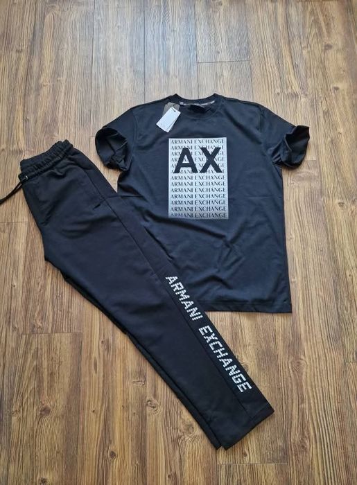 Мъжко спортно долнище и горнище екип ARMANI размер S XL  
Екип 
Най-ви
