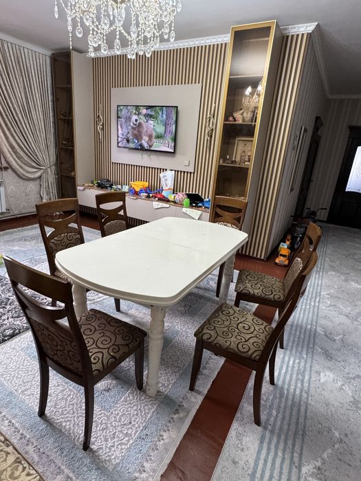 Стол стулья продается в хорошем состояний