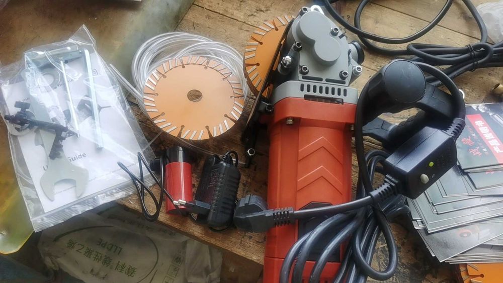 Masina slituit caneluri beton 5 discuri dia D133/D160, 2700W