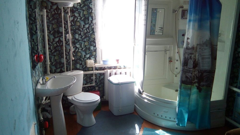 Продаю полу благоустроенный дом