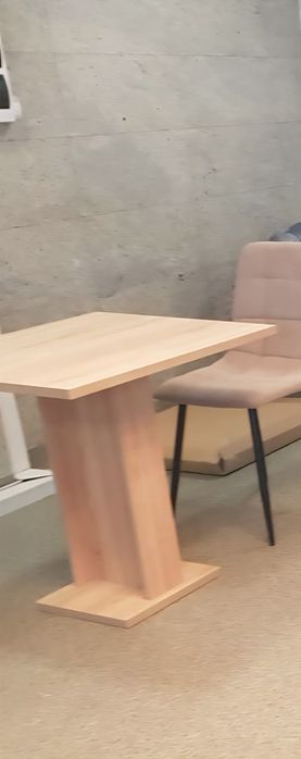 De vânzare 4 buc mese  în stare foarte buna prețul este per bucata