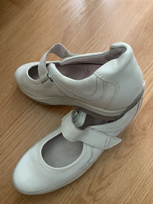Pantofi piele ortopedici albi, impecabili, marimea 39 Ro
