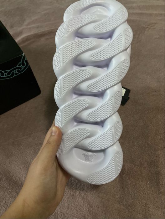 adidasi versace chain reaction