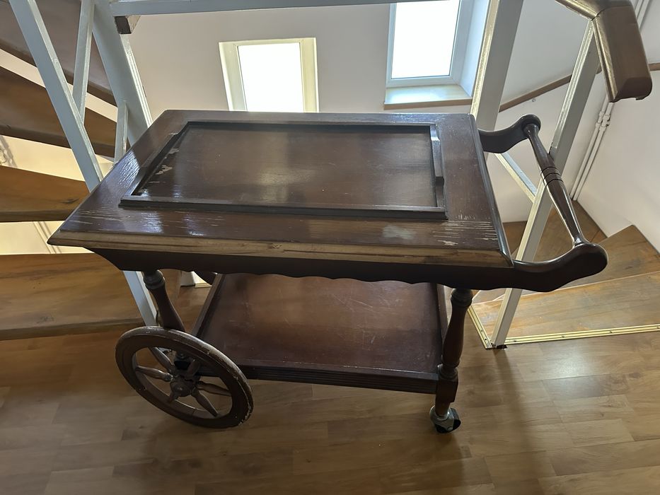 Gheridon- piesa de mobilier veche