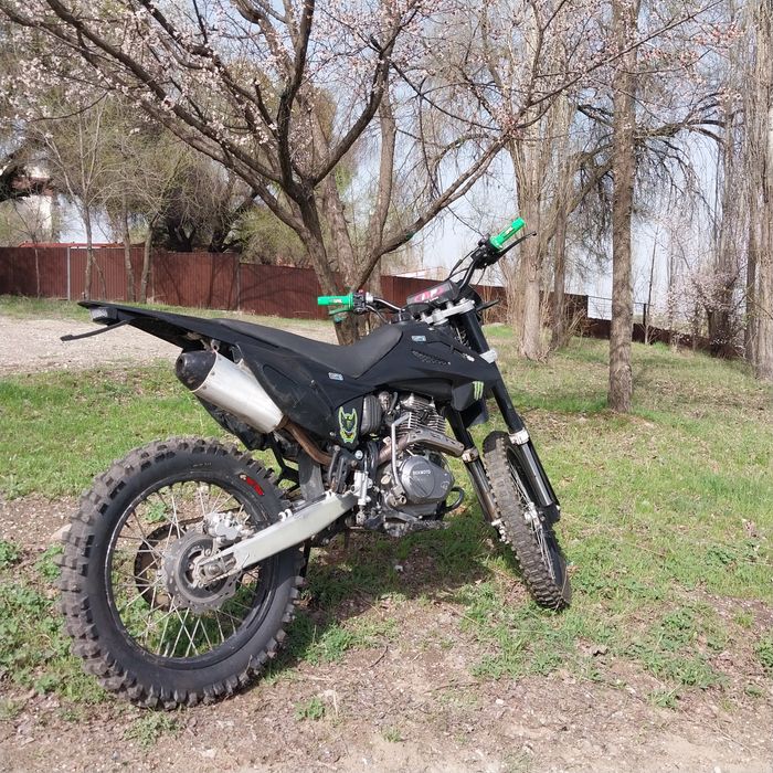 Мотоцик эндуро 250куб