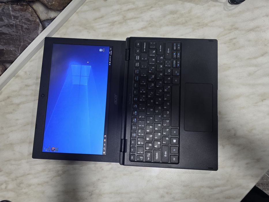 Acer travel mate B