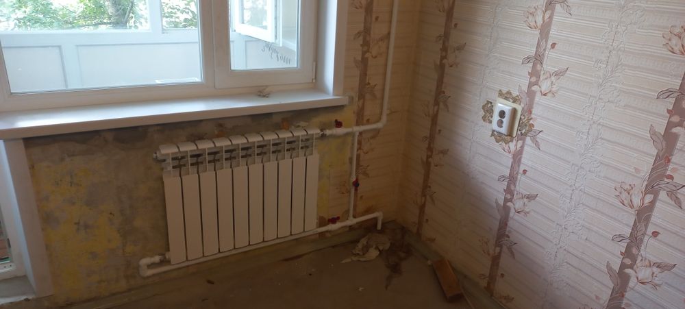 Сантехник с района.