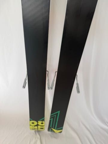 Ski Schiuri twin-tip / park / all-mountain Atomic Punx 174 cm