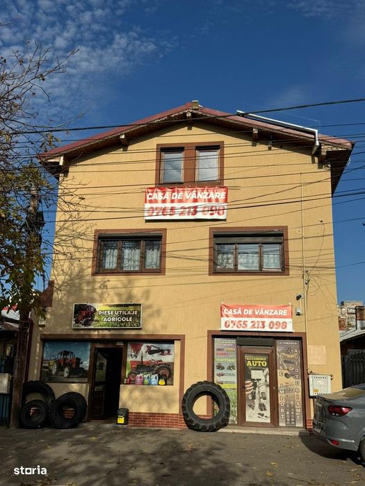 Casă de vânzare + 2 spații comerciale funcționale + foișor acoperit