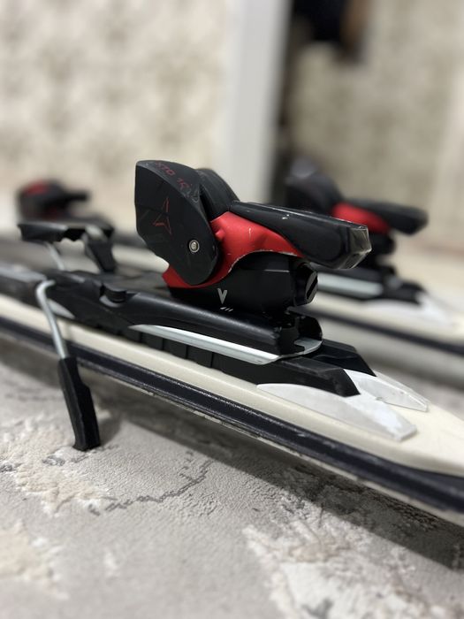 Продам лыжи Atomic