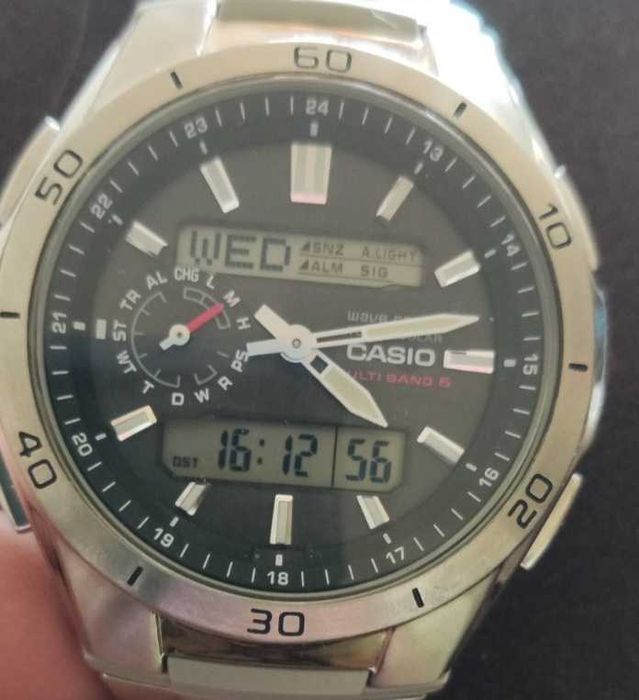 Продавам Casio Wave Ceptur Solar в много добро състояние.