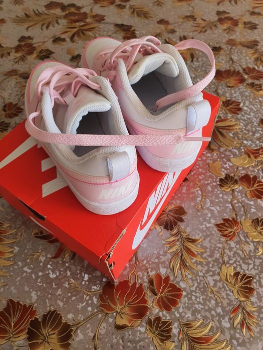 Nike court borough  alb/roz siret cu sclipici auriu
COURT BOROUGH LOW RECRAFT GS Sneake
COURT BOROUGH LOW RECRAFT GS Sneake
COURT BOROUGH LOW RECRAFT