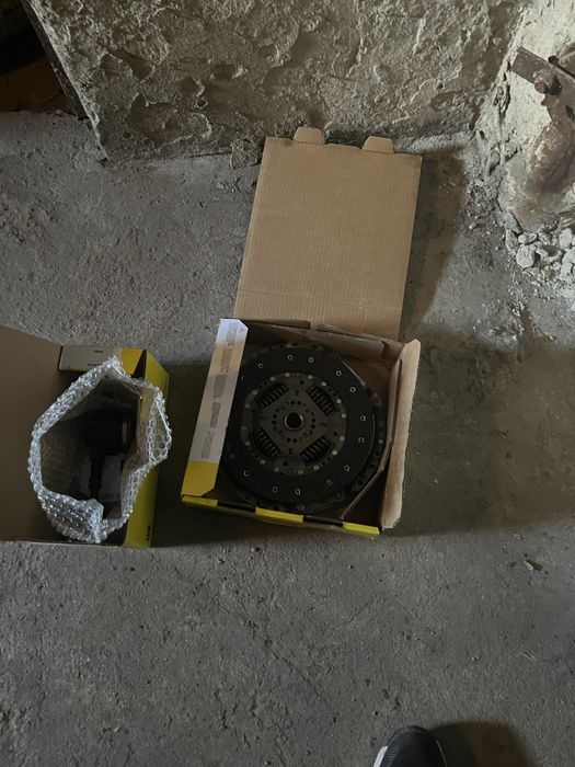 Чисто нов съединител + помпа-лагер LuK за Ford Transit (2000-2006)