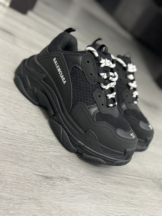 Vand Balenciaga triple S noi 37
