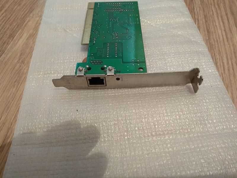 Сетевая карта "Realtek RTL8139А". Б/у. В рабочем состоянии. 3000 тг.