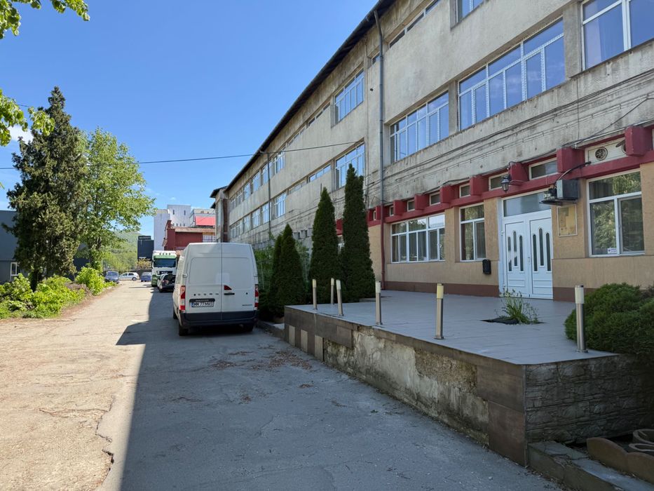 Se Vinde sau se Închiriază spațiu comercial