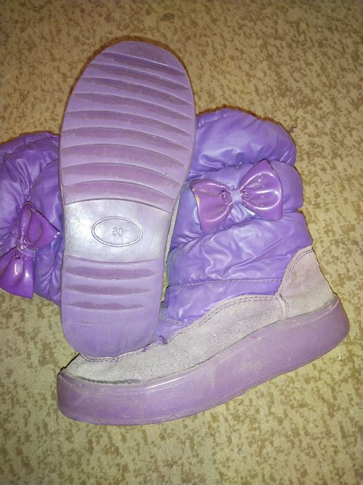 На девочку обувь