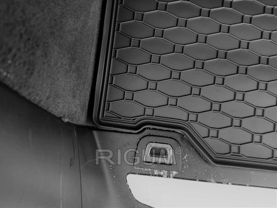 Гумени стелки или багажник BMW 5 F10 F11 от 2009 до 2016г.