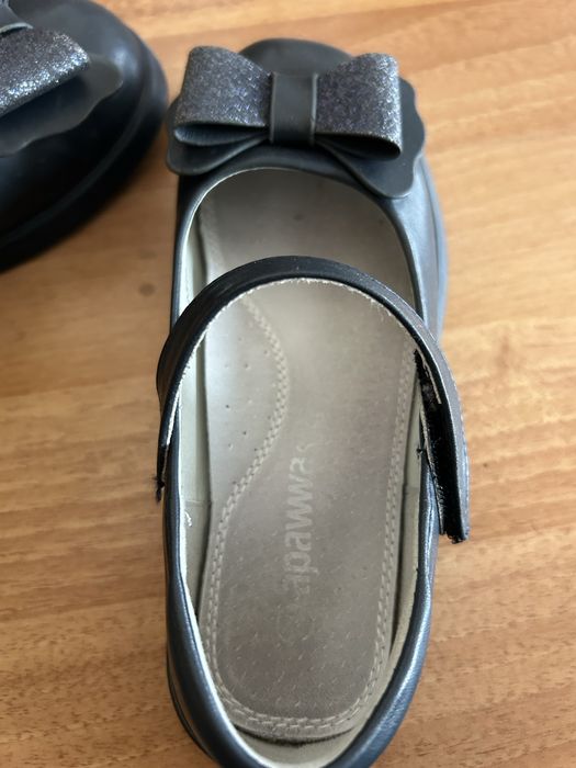 Pantofi negri fetite