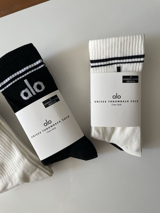 Дълги чорапи в цяло и черно