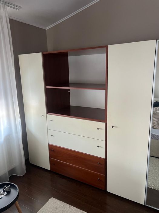 Dulap Haine Conditie Buna