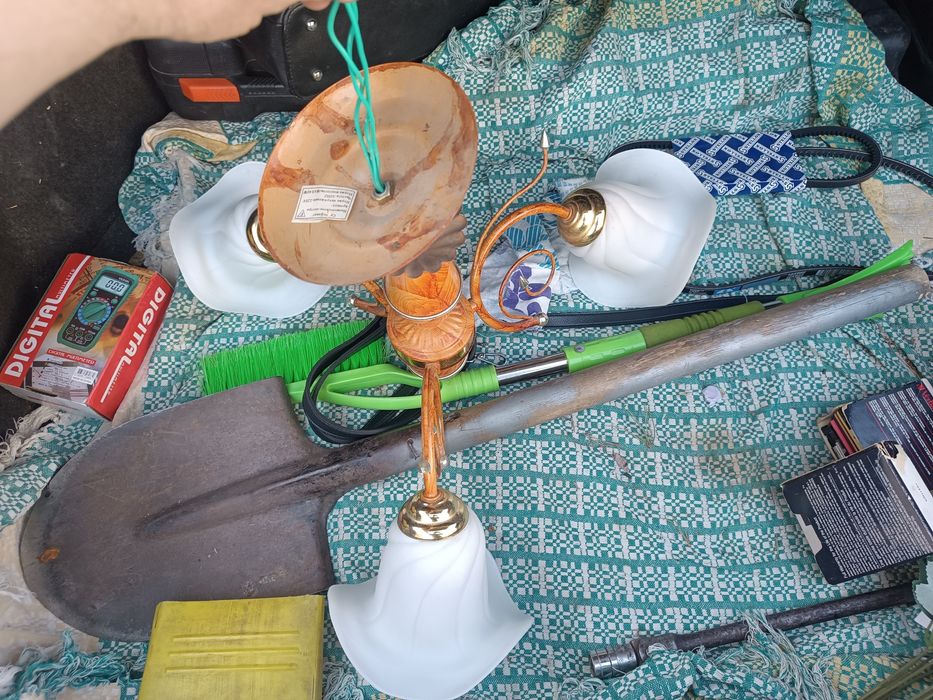Люстра хорошая отдам