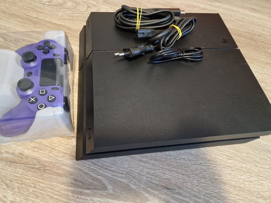PlayStation 4 black