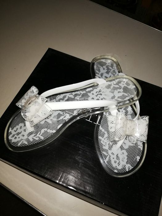 Продам пляжные сланцы