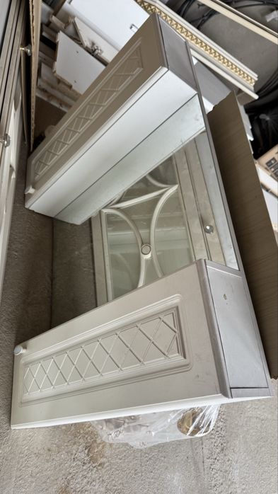 Стеклянная тумба / навесной шкафчик