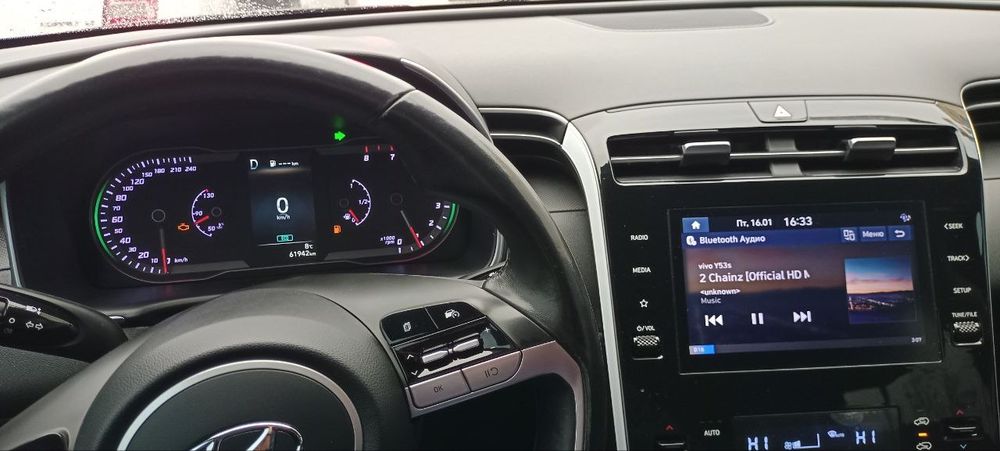 Машина-Hyundai Tucson.