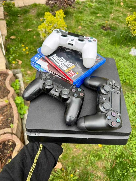 PlayStation 4 Slim / 850GB SSD / + 3 Manete