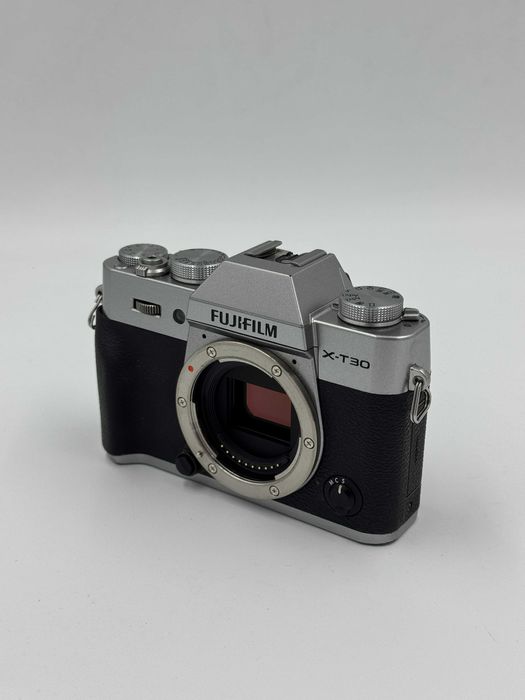 Fujifilm X-T30 cu două obiective