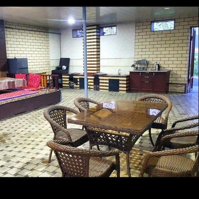 Oq tosh dacha sotiladi