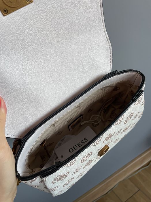 Дамски чанти GUESS/чанти GUESS