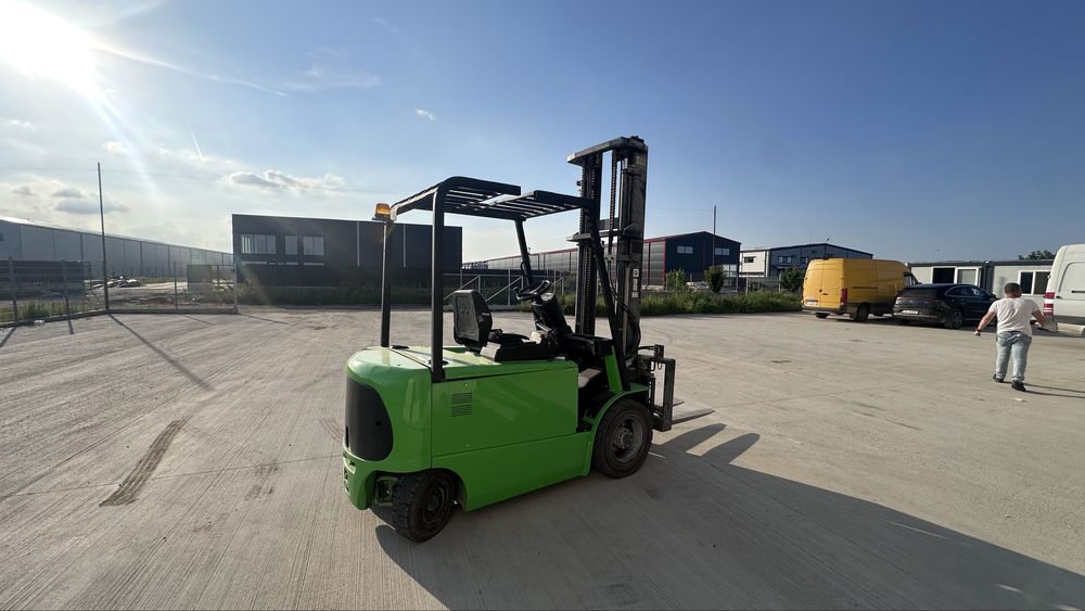 Stivuitor electric CATERPILLAR EP30K Tonaj Mare
