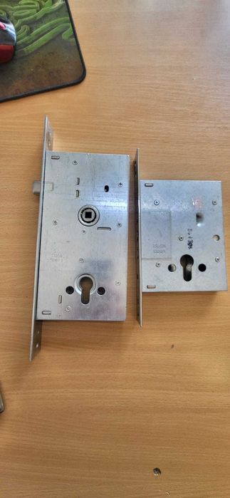 Accesorii usi metalice tip BEYLER ARTADOOR MEGA garnituri broaste butuci
