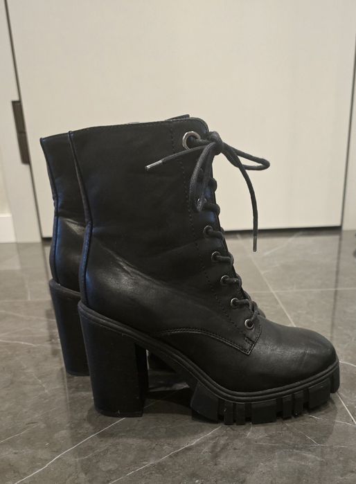 Дамски Боти с ток