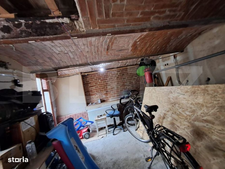 Casa Individuala Etaj si Demisol, zona Reghin